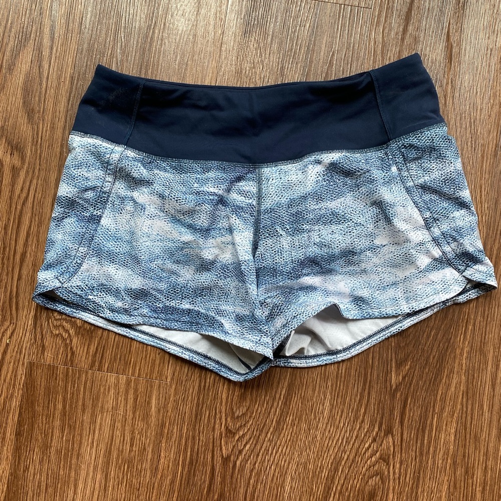 Lululemon 2.5” running shorts Great condition